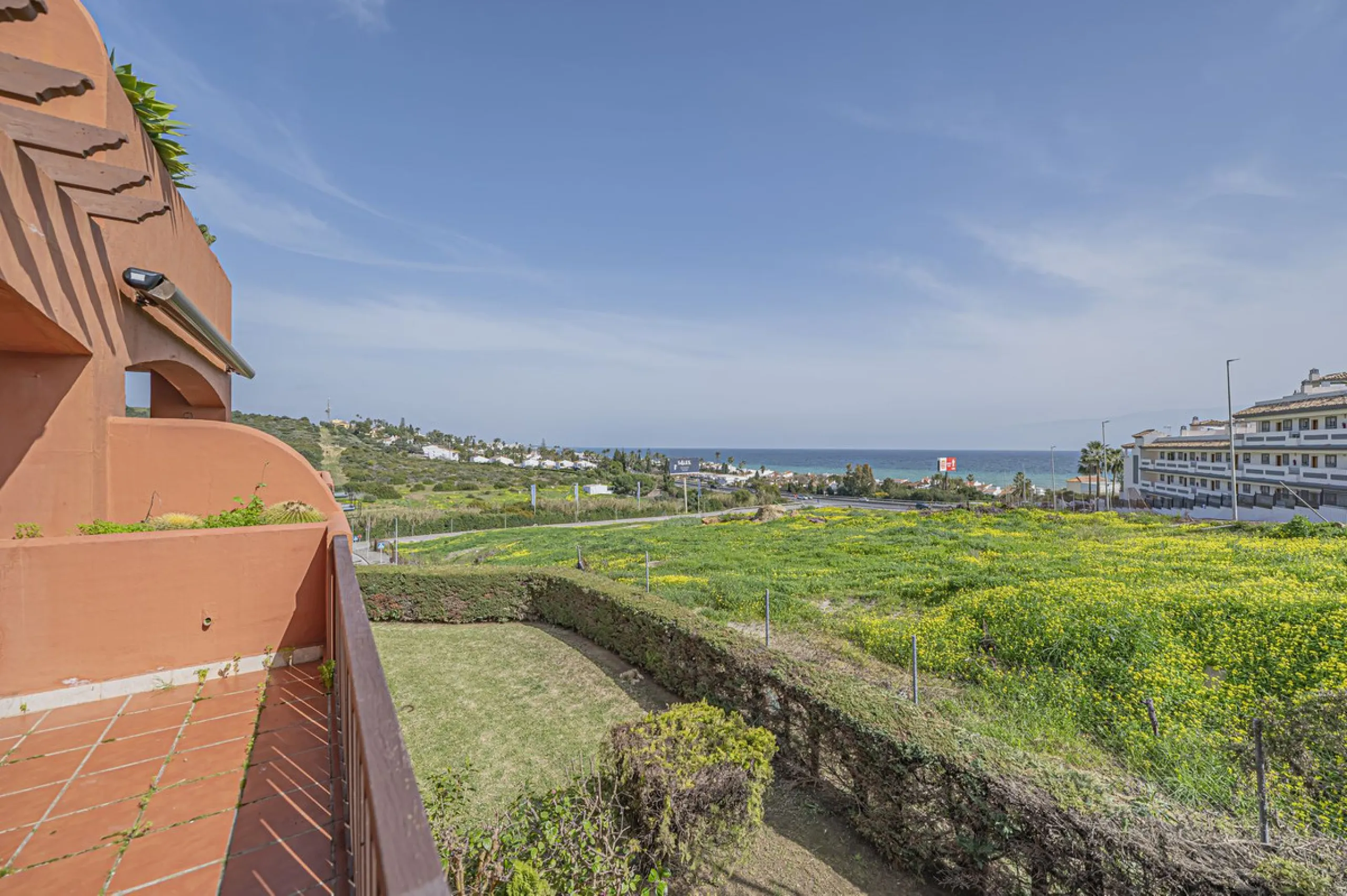 PENTHOUSE WITH SEA VIEWS, MINUTES FROM THE BEACH