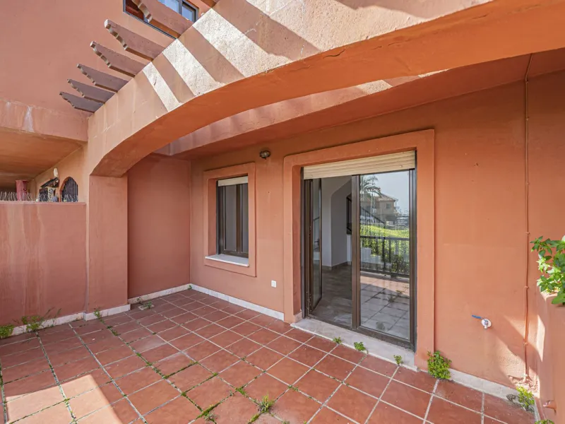 PENTHOUSE WITH SEA VIEWS, MINUTES FROM THE BEACH