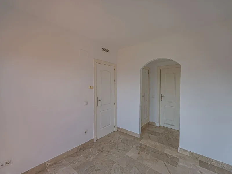 PENTHOUSE WITH SEA VIEWS, MINUTES FROM THE BEACH