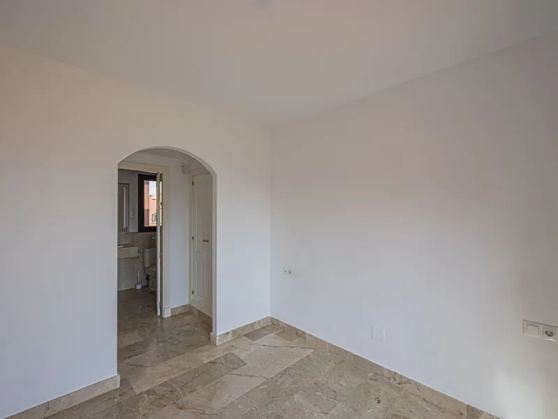PENTHOUSE WITH SEA VIEWS, MINUTES FROM THE BEACH