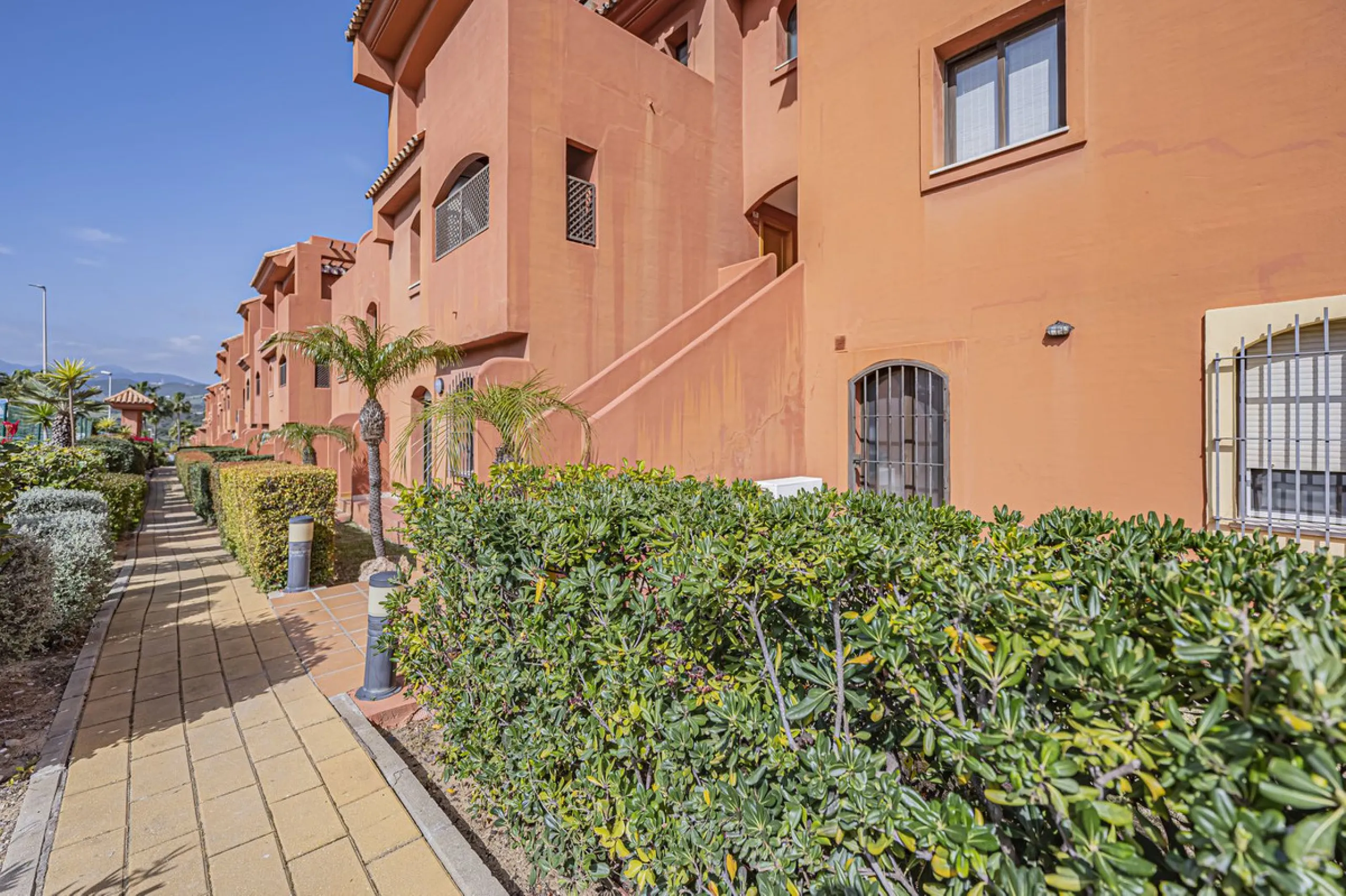 PENTHOUSE WITH SEA VIEWS, MINUTES FROM THE BEACH