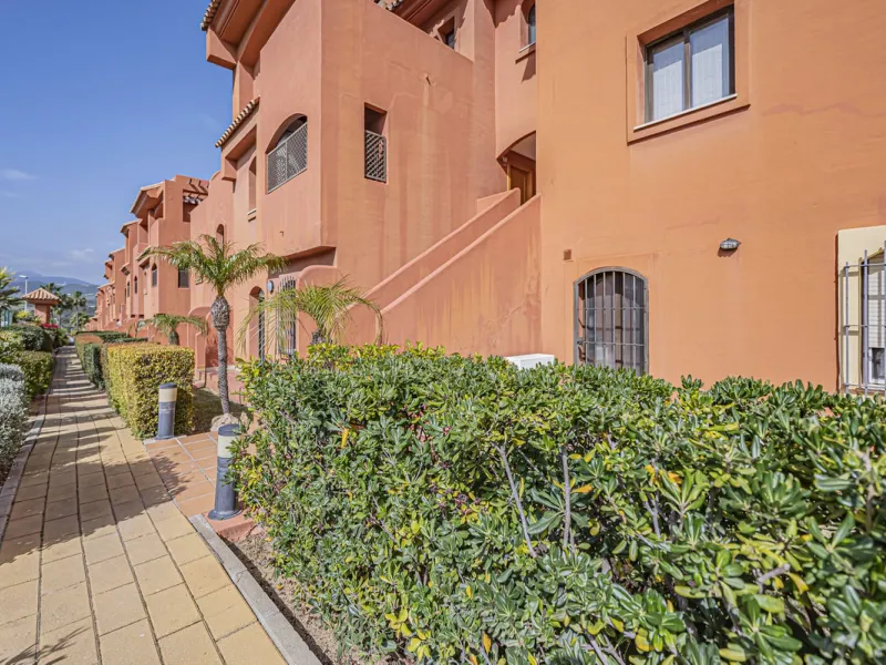 PENTHOUSE WITH SEA VIEWS, MINUTES FROM THE BEACH