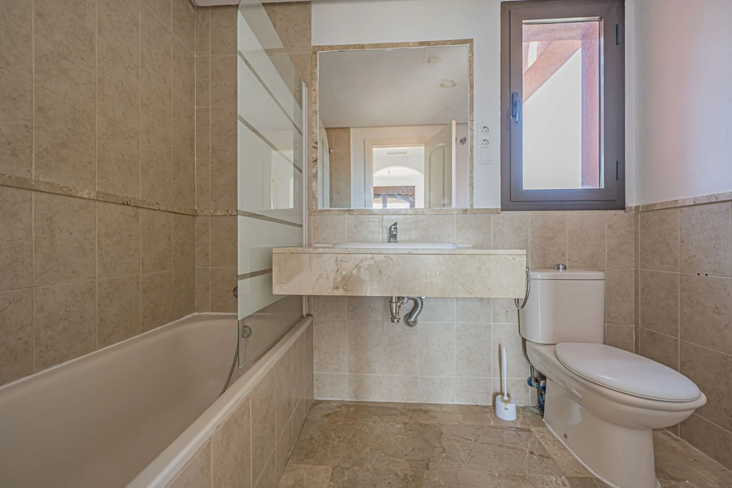 PENTHOUSE WITH SEA VIEWS, MINUTES FROM THE BEACH