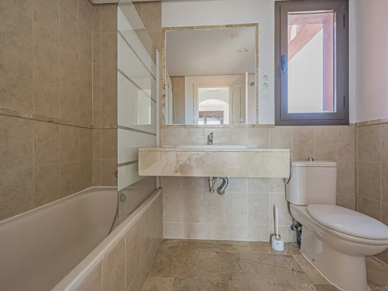 PENTHOUSE WITH SEA VIEWS, MINUTES FROM THE BEACH