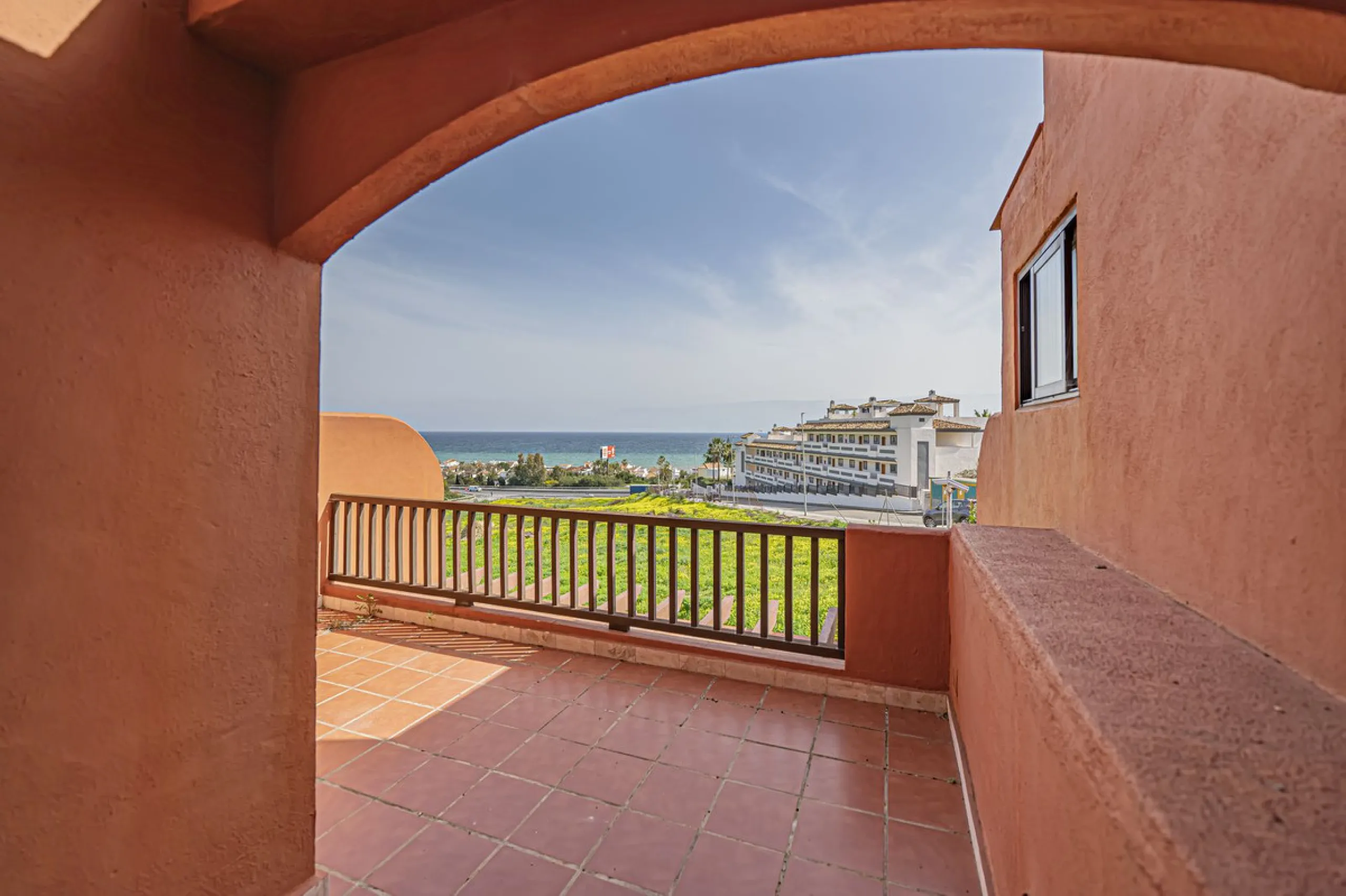 PENTHOUSE WITH SEA VIEWS, MINUTES FROM THE BEACH