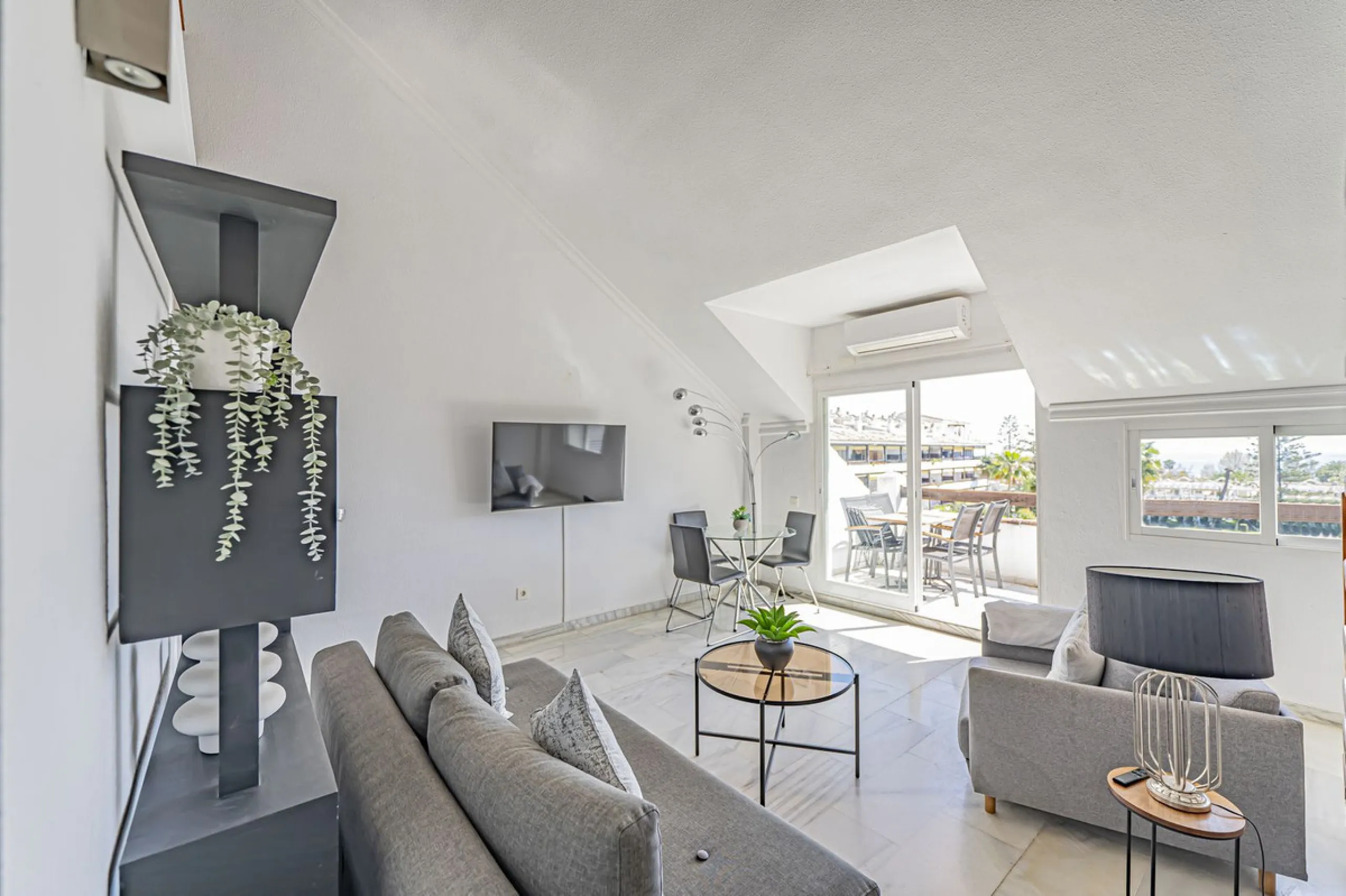 PENTHOUSE WITH SEA VIEWS ON THE GOLDEN MILE