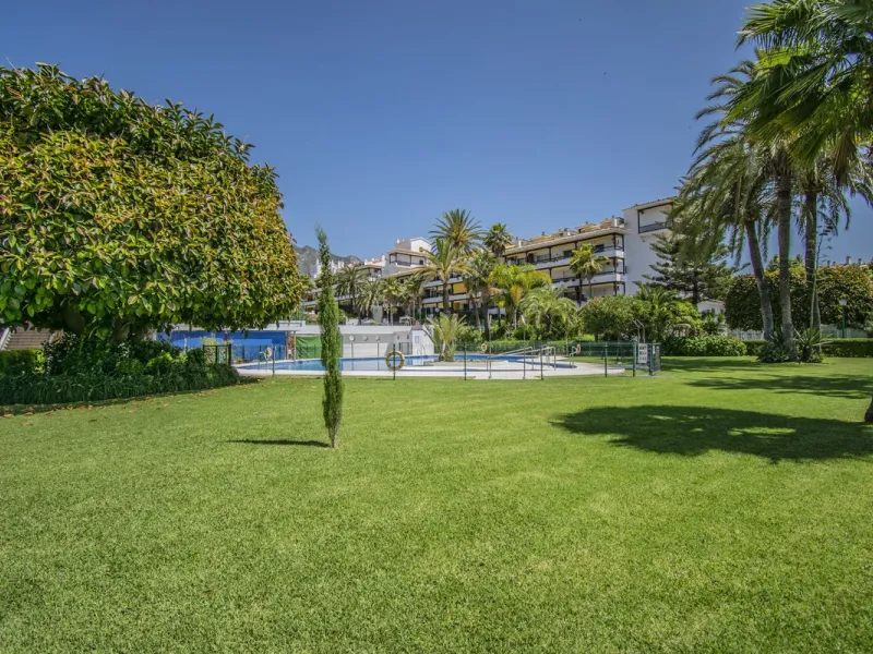 PENTHOUSE WITH SEA VIEWS ON THE GOLDEN MILE