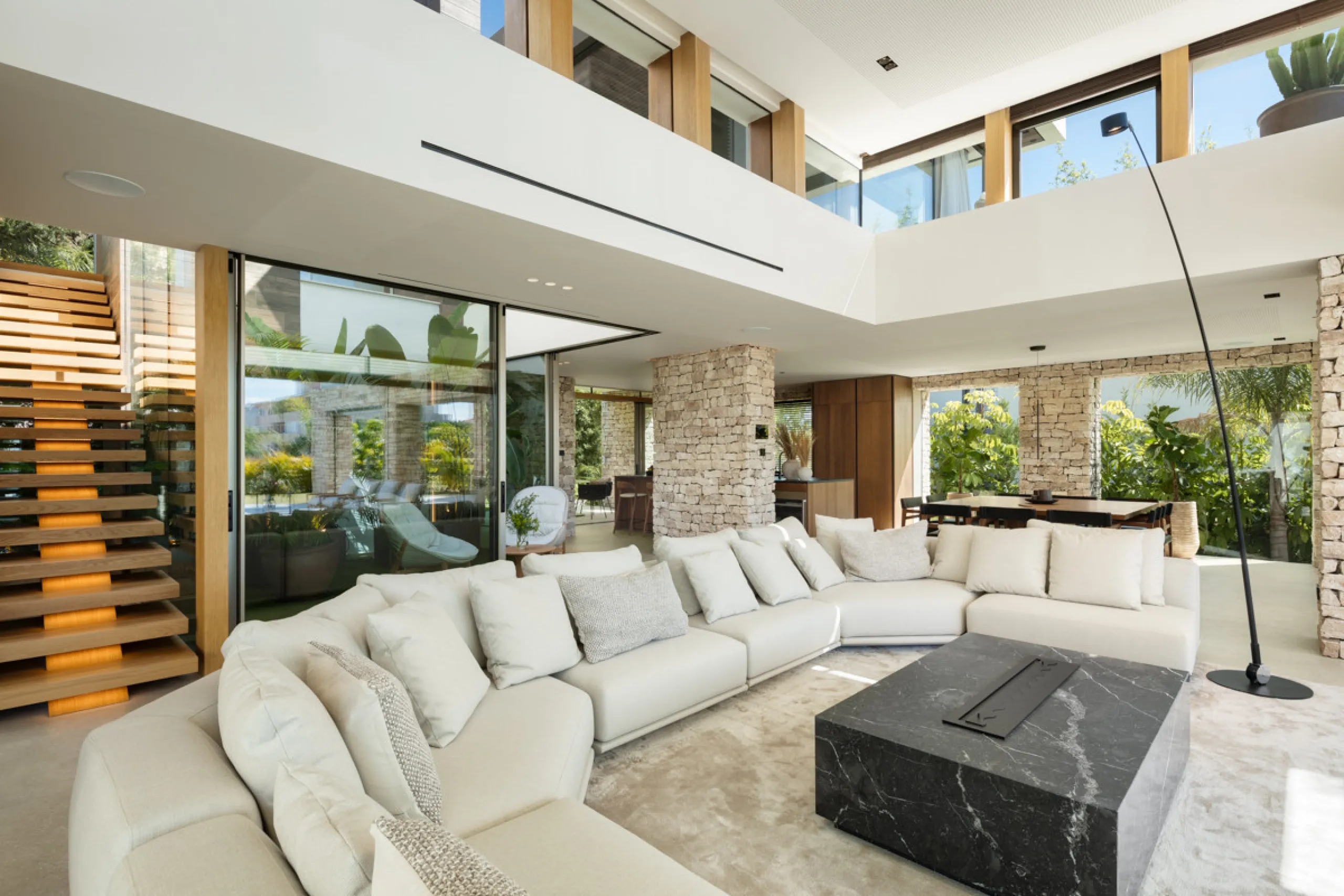 Nestled gracefully upon the verdant slopes of Nueva Andalucía, this villa is a triumph of modern elegance and luxurious design, an embodiment of serene sophistication. As you approach the property, you are greeted by a grand entrance framed by sleek lines
