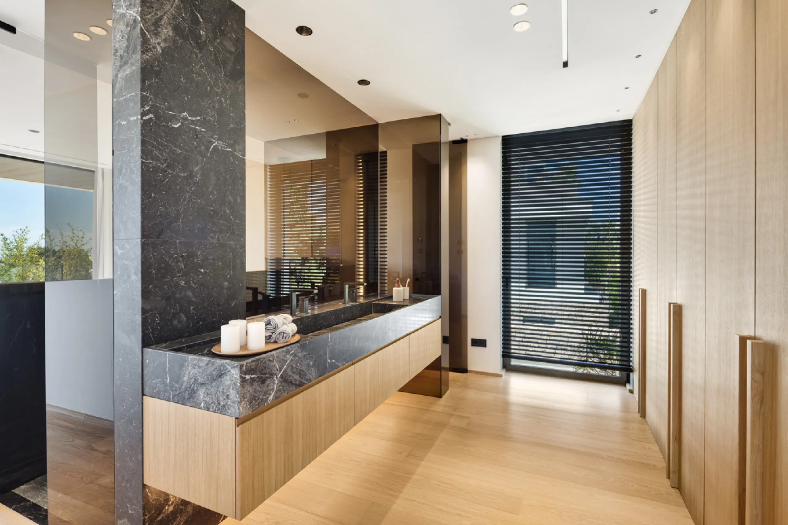 Nestled gracefully upon the verdant slopes of Nueva Andalucía, this villa is a triumph of modern elegance and luxurious design, an embodiment of serene sophistication. As you approach the property, you are greeted by a grand entrance framed by sleek lines