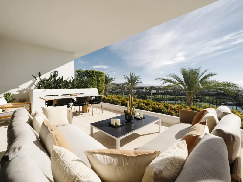 Nestled just moments from the charming village of Casares and less than a mile from the beach, this exclusive apartment combines luxury, privacy, and the ambiance of a five-star resort.