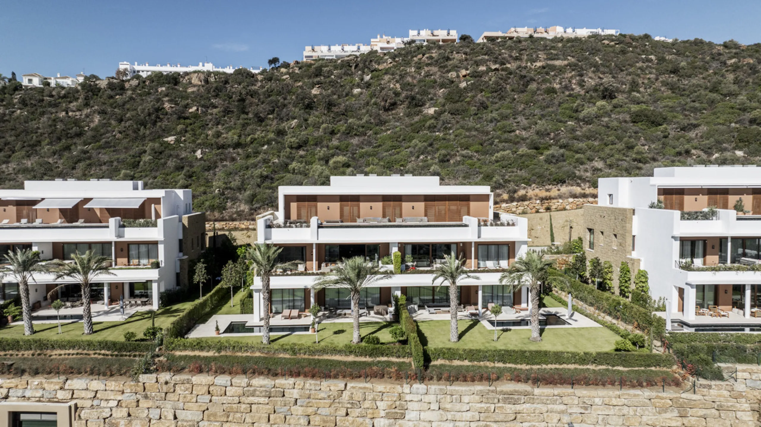 Nestled just moments from the charming village of Casares and less than a mile from the beach, this exclusive apartment combines luxury, privacy, and the ambiance of a five-star resort.