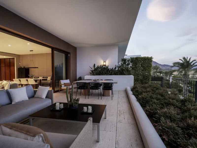 Nestled just moments from the charming village of Casares and less than a mile from the beach, this exclusive apartment combines luxury, privacy, and the ambiance of a five-star resort.