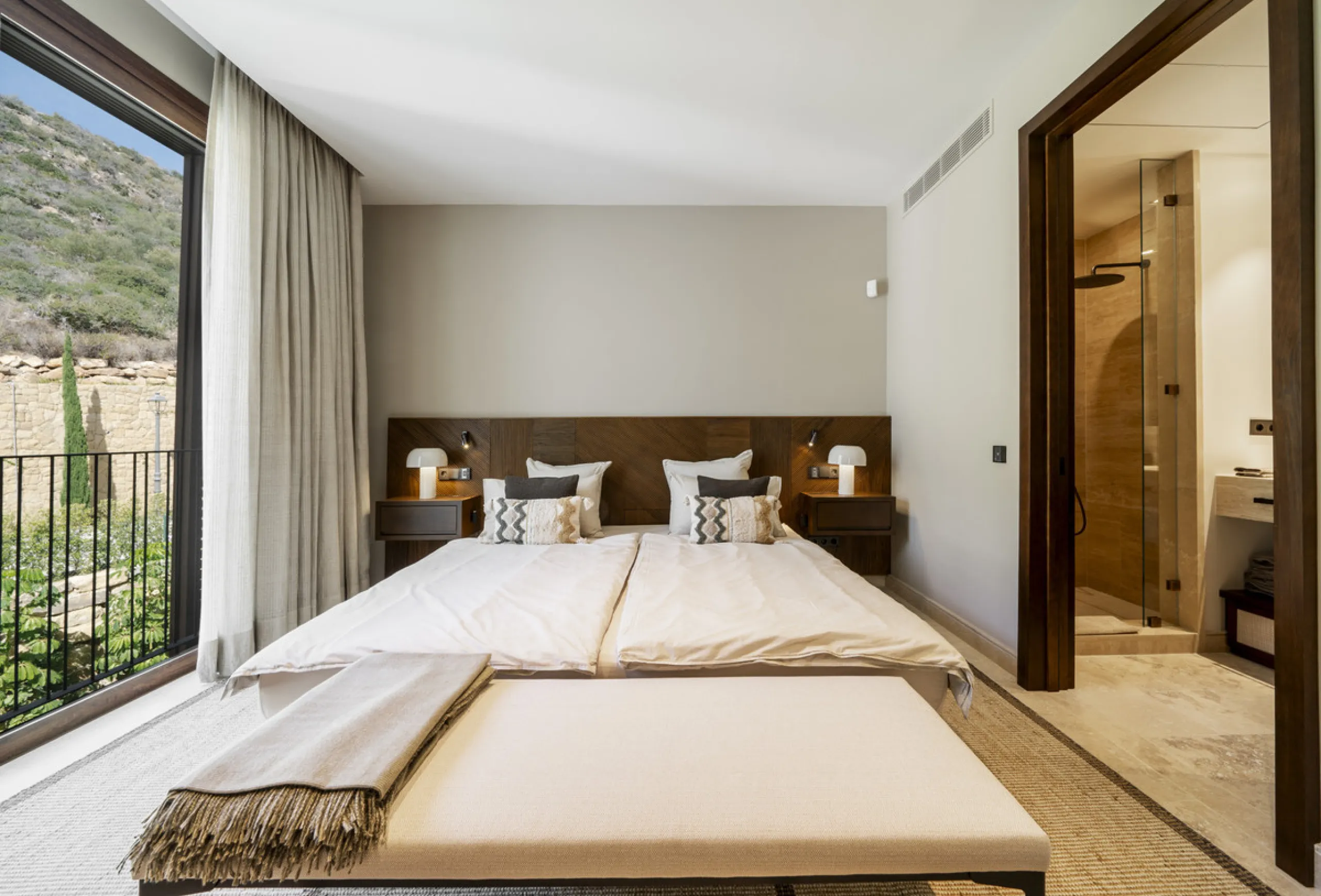 Nestled just moments from the charming village of Casares and less than a mile from the beach, this exclusive apartment combines luxury, privacy, and the ambiance of a five-star resort.