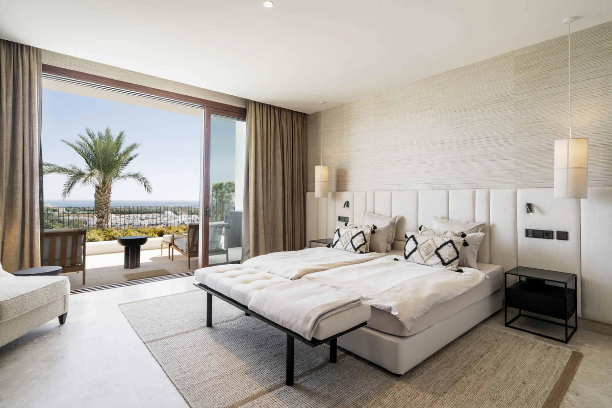 Nestled just moments from the charming village of Casares and less than a mile from the beach, this exclusive apartment combines luxury, privacy, and the ambiance of a five-star resort.