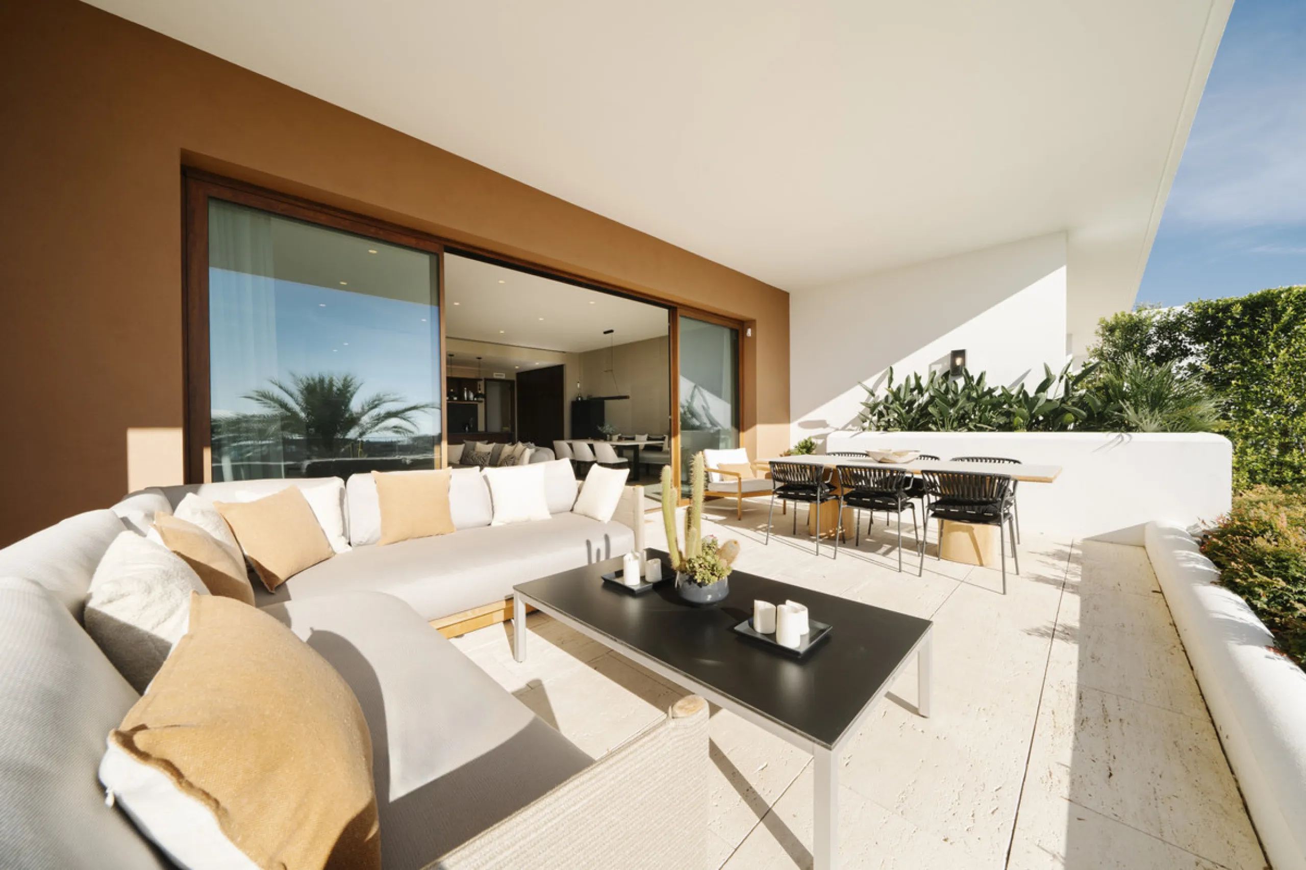 Nestled just moments from the charming village of Casares and less than a mile from the beach, this exclusive apartment combines luxury, privacy, and the ambiance of a five-star resort.