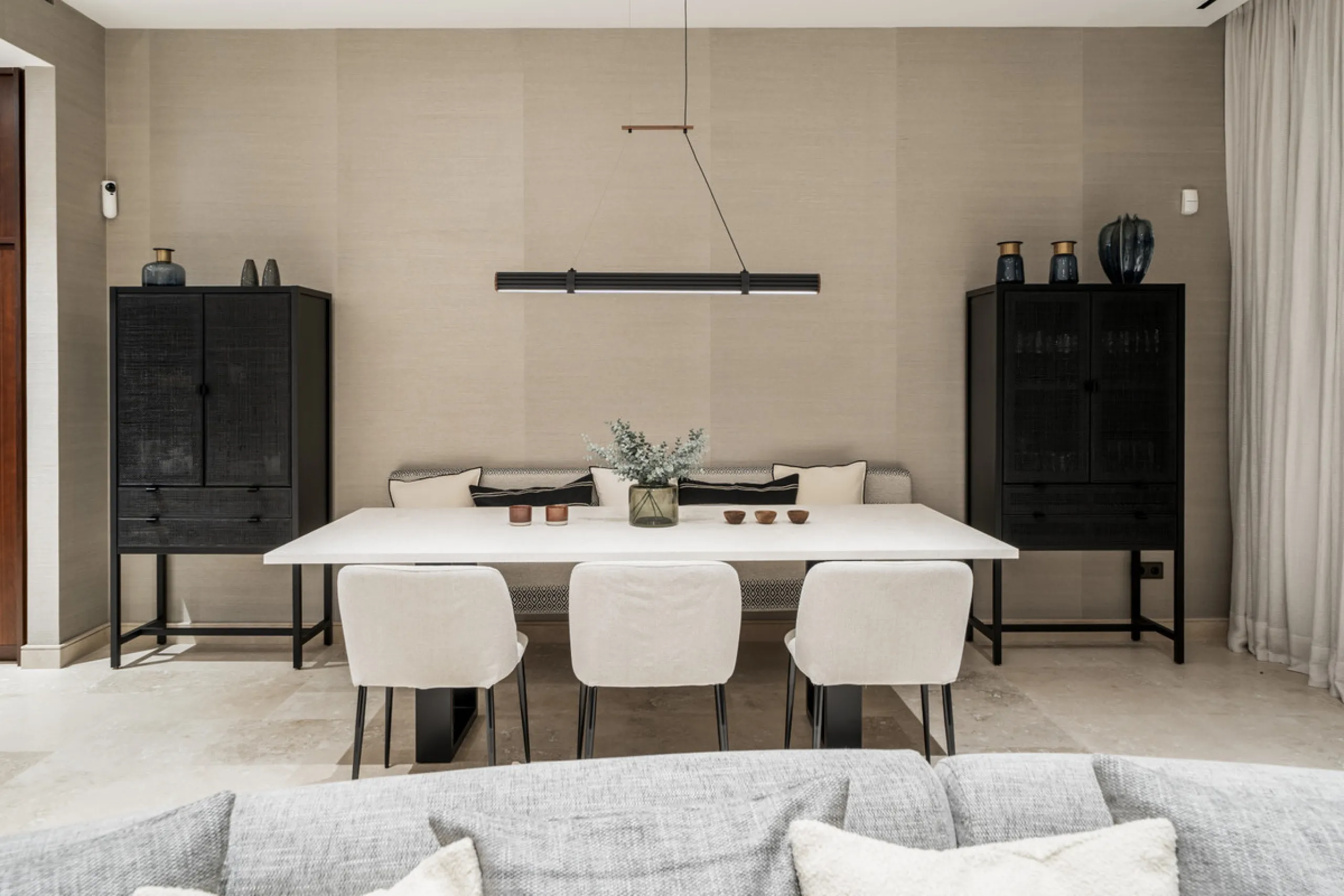 Nestled just moments from the charming village of Casares and less than a mile from the beach, this exclusive apartment combines luxury, privacy, and the ambiance of a five-star resort.