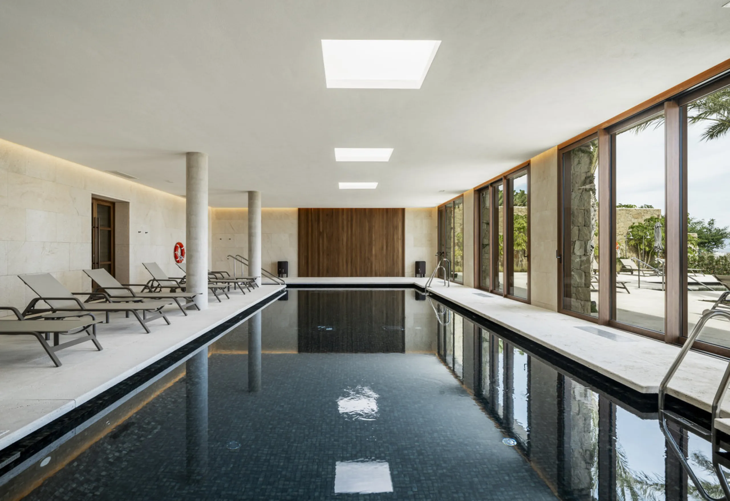 Nestled just moments from the charming village of Casares and less than a mile from the beach, this exclusive apartment combines luxury, privacy, and the ambiance of a five-star resort.