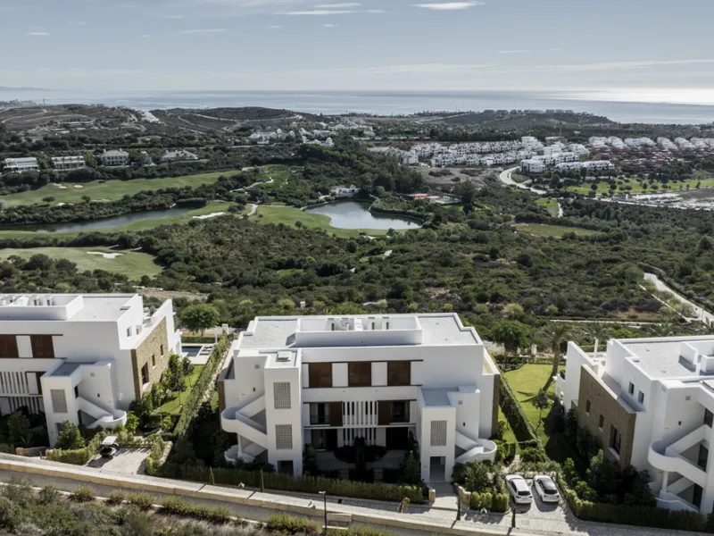 Nestled just moments from the charming village of Casares and less than a mile from the beach, this exclusive apartment combines luxury, privacy, and the ambiance of a five-star resort.