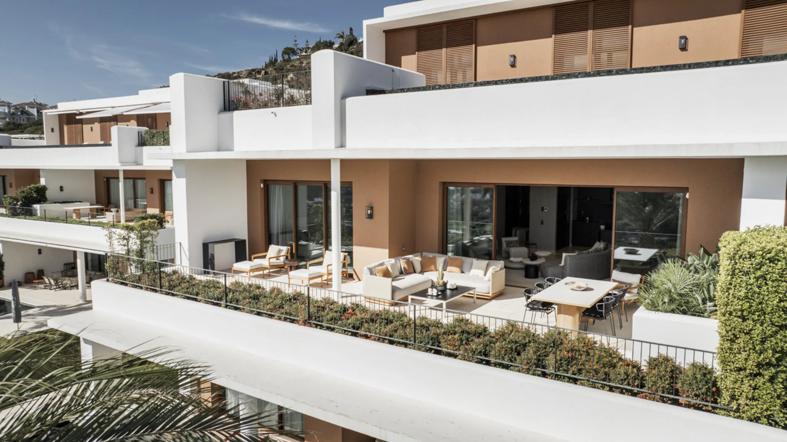 Nestled just moments from the charming village of Casares and less than a mile from the beach, this exclusive apartment combines luxury, privacy, and the ambiance of a five-star resort.