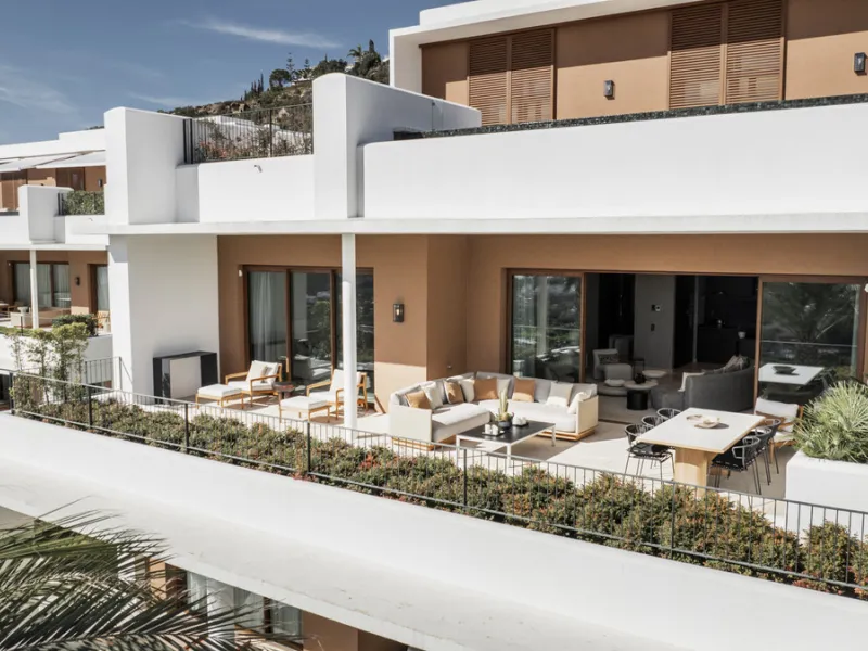 Nestled just moments from the charming village of Casares and less than a mile from the beach, this exclusive apartment combines luxury, privacy, and the ambiance of a five-star resort.