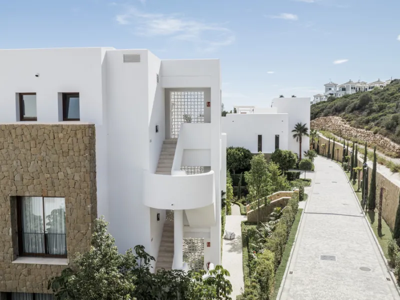 Nestled just moments from the charming village of Casares and less than a mile from the beach, this exclusive apartment combines luxury, privacy, and the ambiance of a five-star resort.