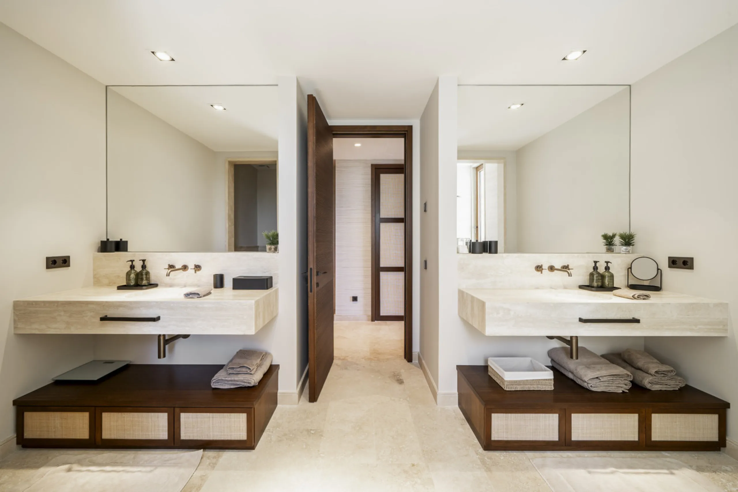 Nestled just moments from the charming village of Casares and less than a mile from the beach, this exclusive apartment combines luxury, privacy, and the ambiance of a five-star resort.