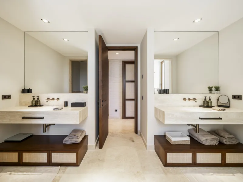 Nestled just moments from the charming village of Casares and less than a mile from the beach, this exclusive apartment combines luxury, privacy, and the ambiance of a five-star resort.