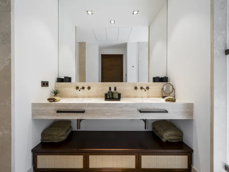 Nestled just moments from the charming village of Casares and less than a mile from the beach, this exclusive apartment combines luxury, privacy, and the ambiance of a five-star resort.