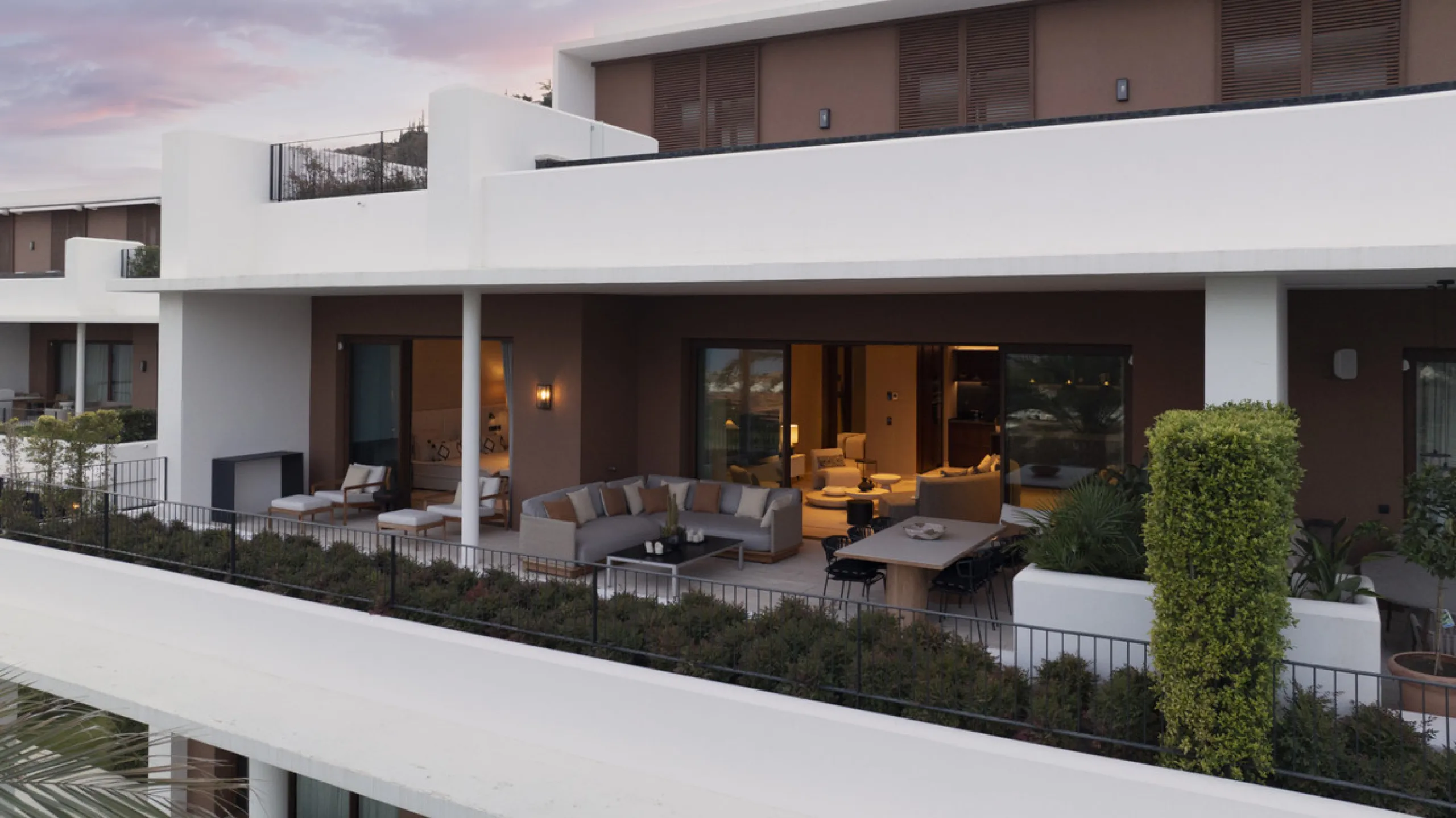 Nestled just moments from the charming village of Casares and less than a mile from the beach, this exclusive apartment combines luxury, privacy, and the ambiance of a five-star resort.