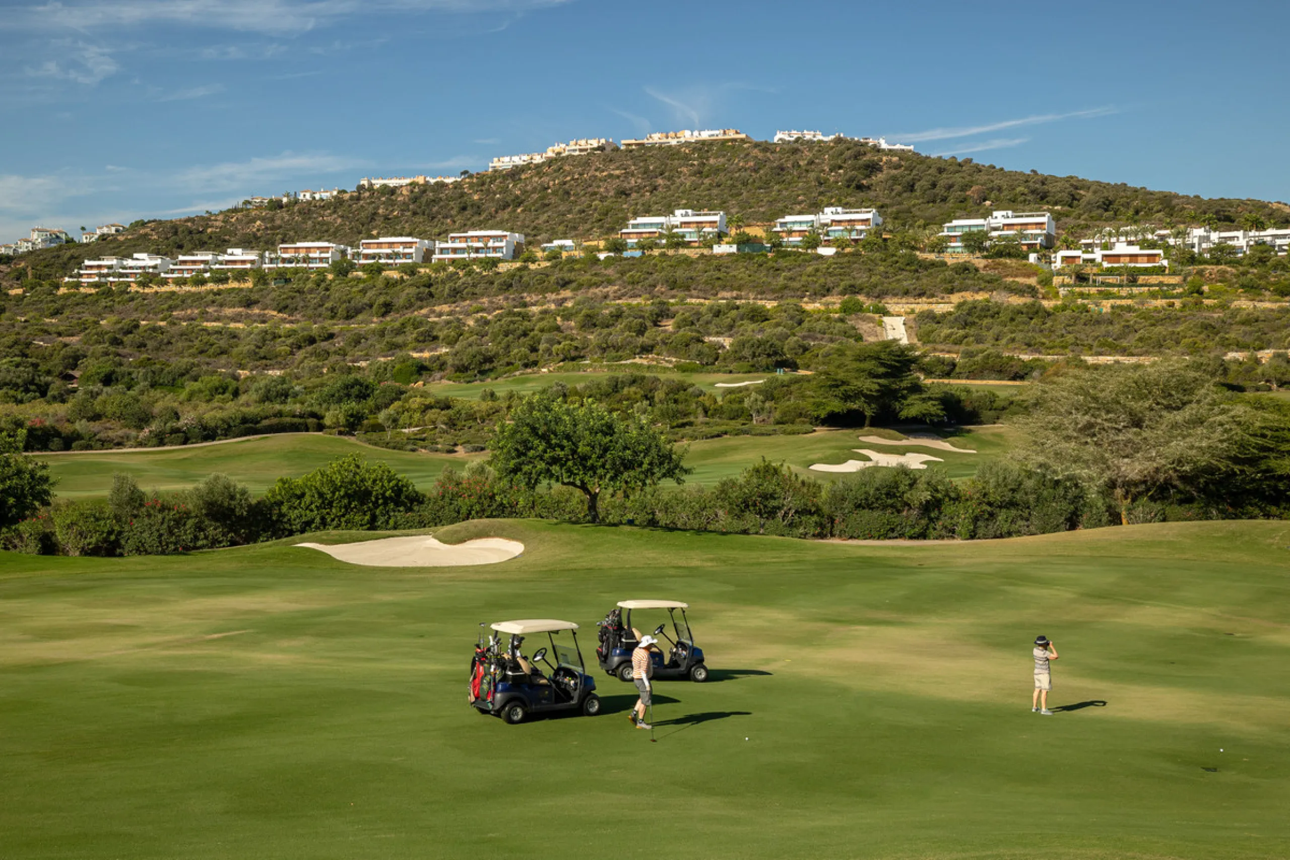 Nestled just moments from the charming village of Casares and less than a mile from the beach, this exclusive apartment combines luxury, privacy, and the ambiance of a five-star resort.