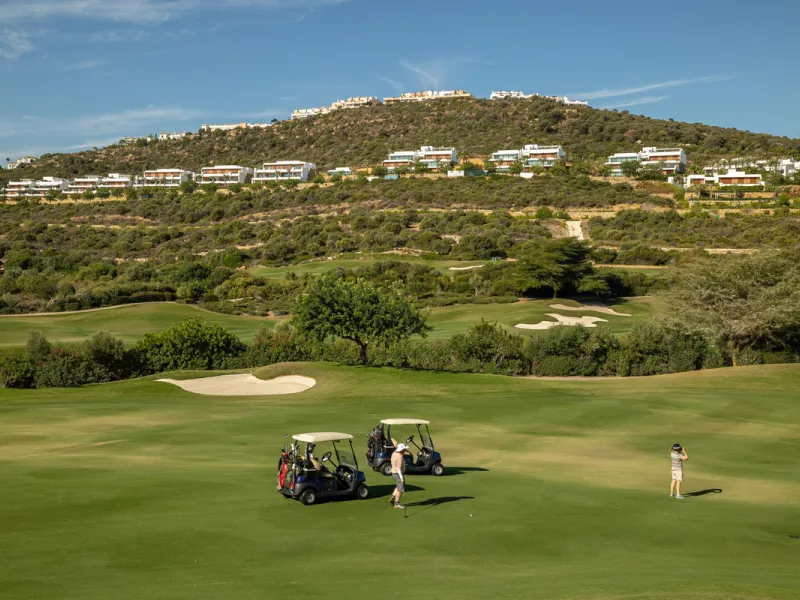 Nestled just moments from the charming village of Casares and less than a mile from the beach, this exclusive apartment combines luxury, privacy, and the ambiance of a five-star resort.