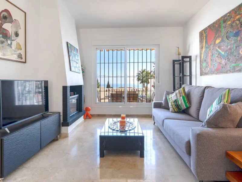 This beautifully presented three bedroom, one and a half bathroom townhouse is ideally located just a short walk from the heart of Benalmadena Pueblo, offering the perfect balance of convenience and a quiet residential setting.