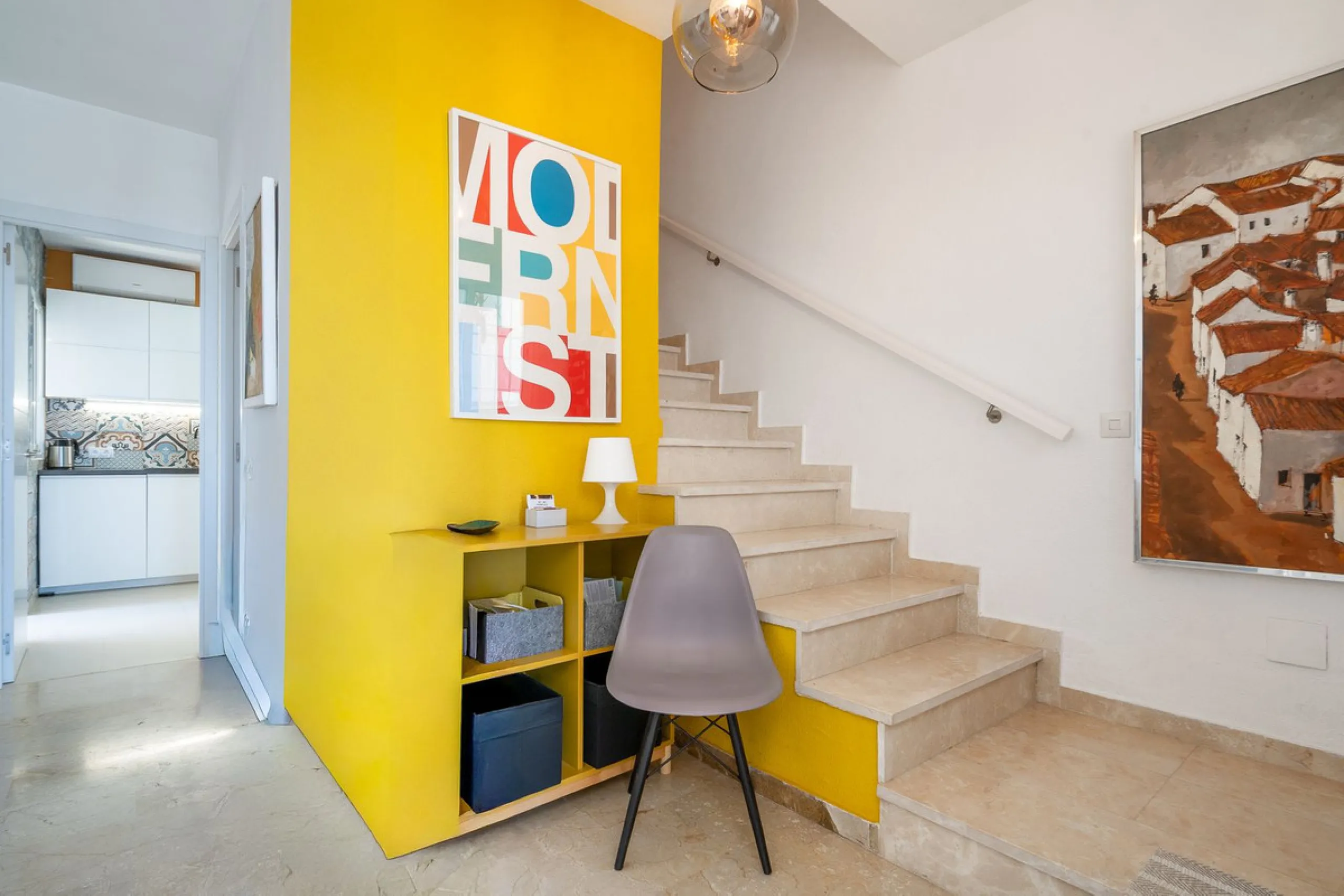 This beautifully presented three bedroom, one and a half bathroom townhouse is ideally located just a short walk from the heart of Benalmadena Pueblo, offering the perfect balance of convenience and a quiet residential setting.