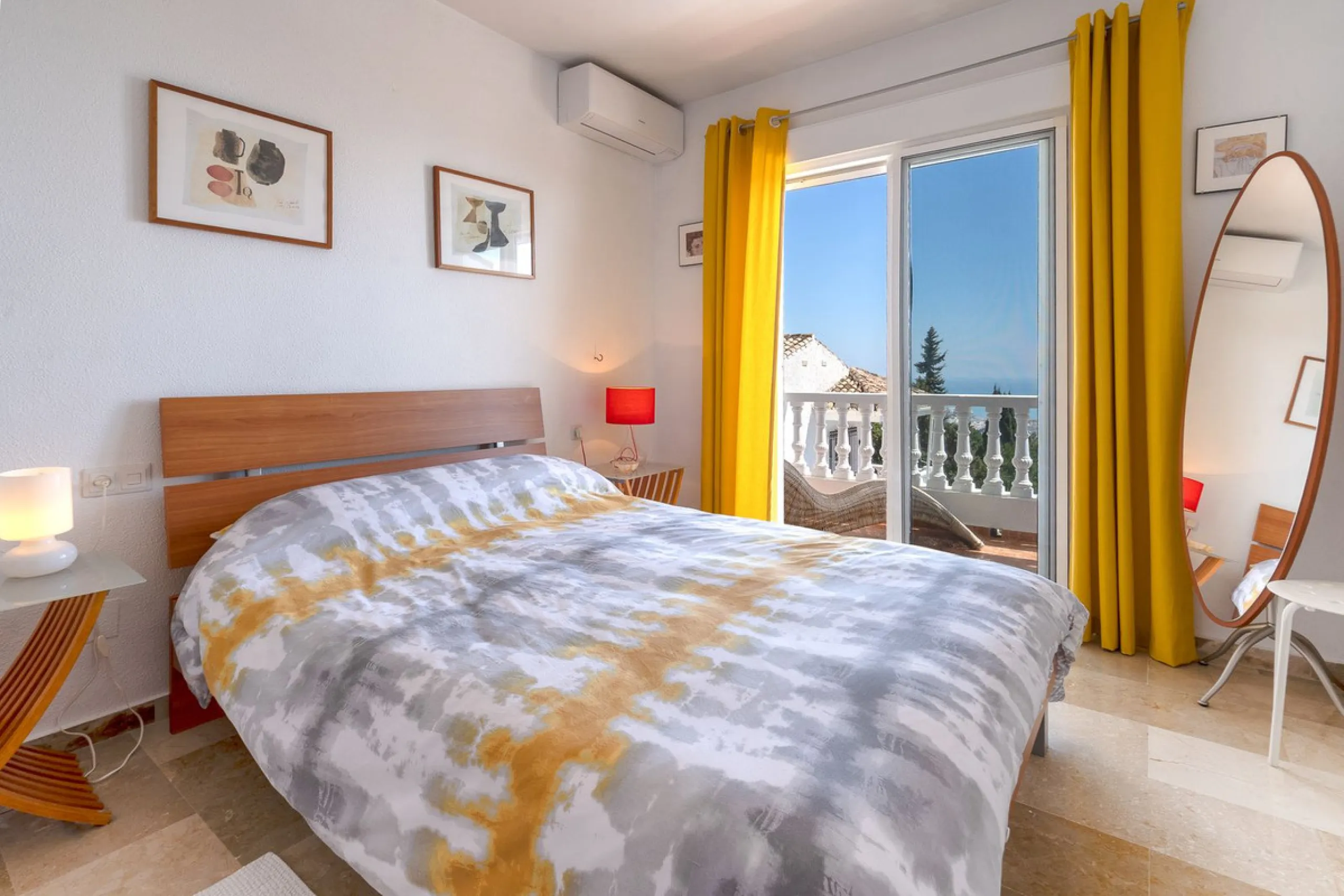This beautifully presented three bedroom, one and a half bathroom townhouse is ideally located just a short walk from the heart of Benalmadena Pueblo, offering the perfect balance of convenience and a quiet residential setting.