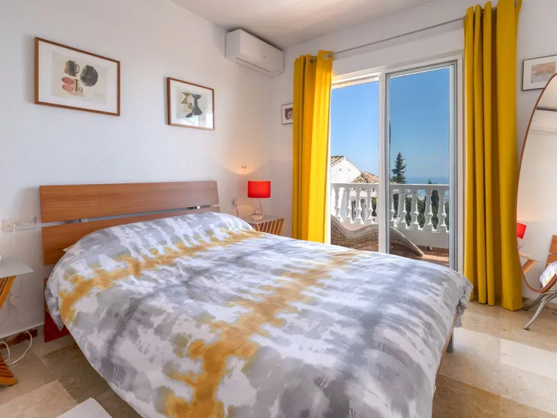 This beautifully presented three bedroom, one and a half bathroom townhouse is ideally located just a short walk from the heart of Benalmadena Pueblo, offering the perfect balance of convenience and a quiet residential setting.