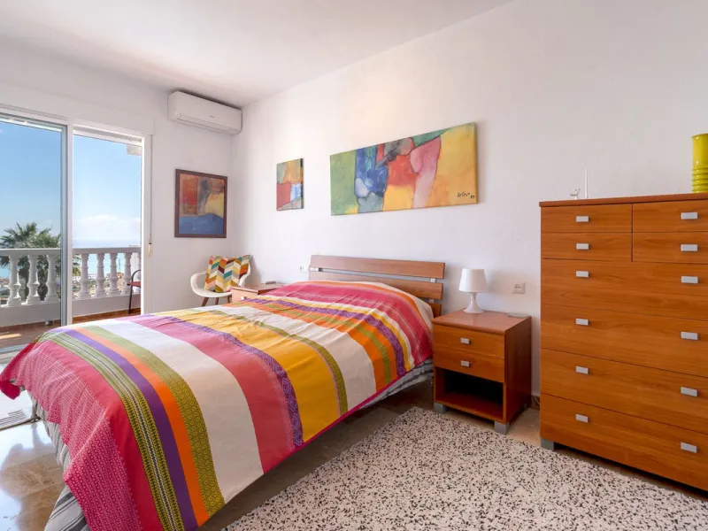 This beautifully presented three bedroom, one and a half bathroom townhouse is ideally located just a short walk from the heart of Benalmadena Pueblo, offering the perfect balance of convenience and a quiet residential setting.