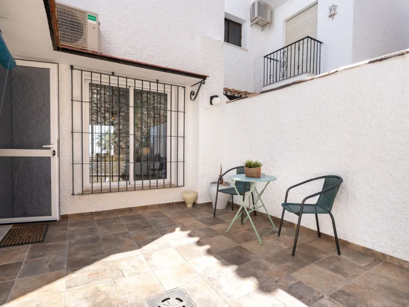 This beautifully presented three bedroom, one and a half bathroom townhouse is ideally located just a short walk from the heart of Benalmadena Pueblo, offering the perfect balance of convenience and a quiet residential setting.
