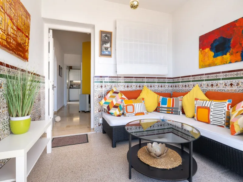 This beautifully presented three bedroom, one and a half bathroom townhouse is ideally located just a short walk from the heart of Benalmadena Pueblo, offering the perfect balance of convenience and a quiet residential setting.