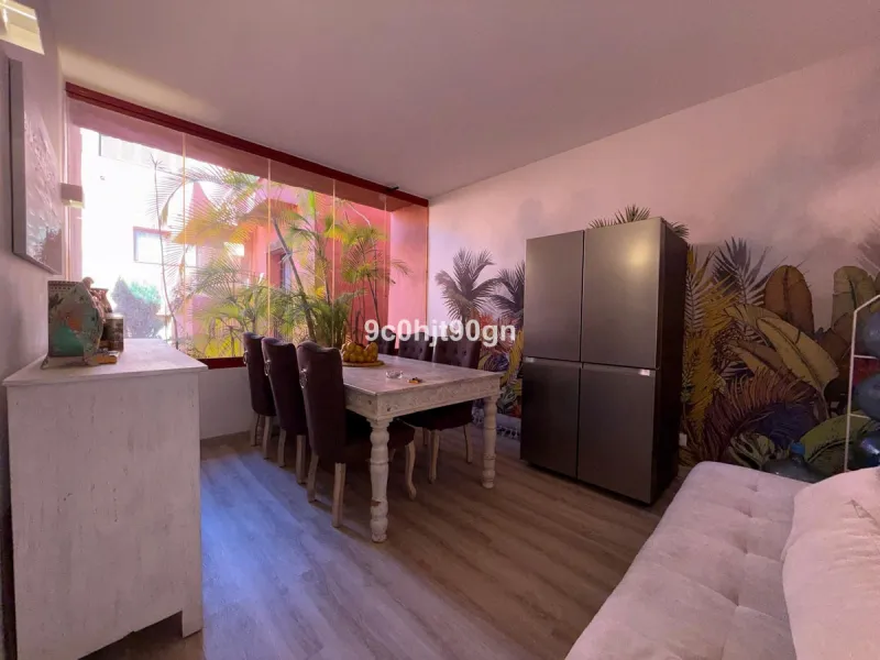 Located in the highly sought-after Jardines de Don Carlos community in Elviria, this spacious 3-bedroom apartment offers the perfect blend of comfort, style, and convenience—just a short walk from the beach, restaurants, and local amenities.
