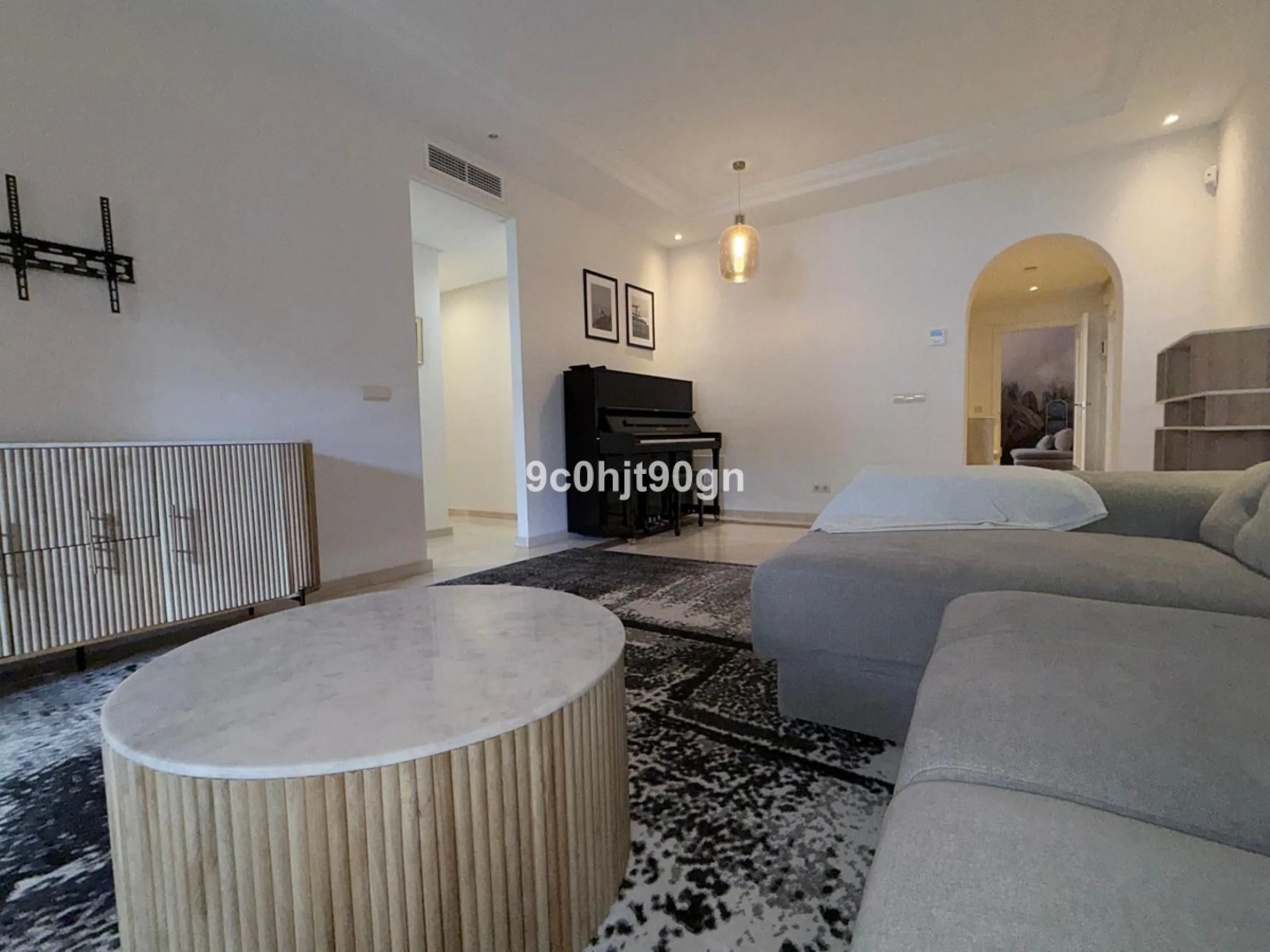 Located in the highly sought-after Jardines de Don Carlos community in Elviria, this spacious 3-bedroom apartment offers the perfect blend of comfort, style, and convenience—just a short walk from the beach, restaurants, and local amenities.
