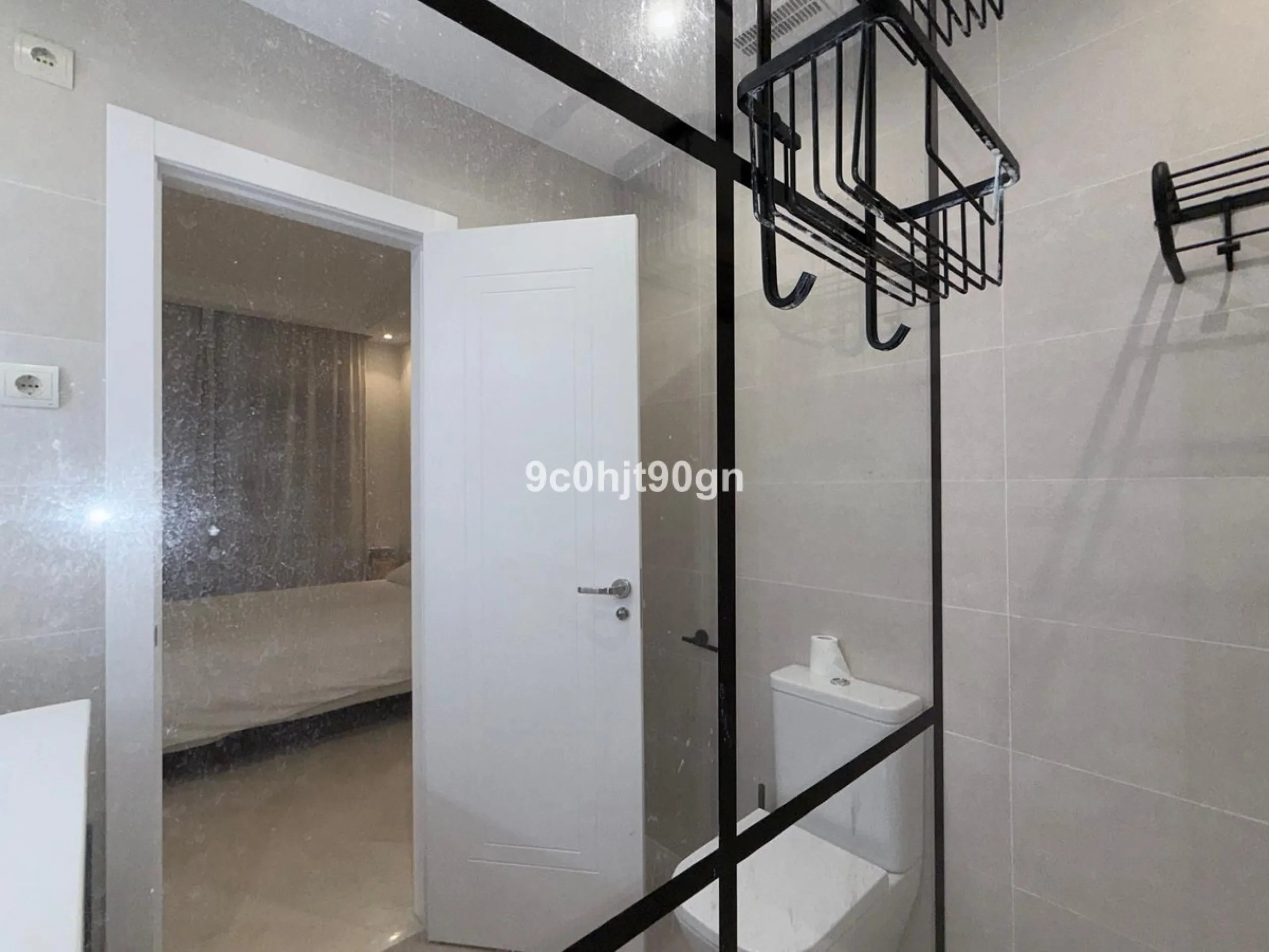 Located in the highly sought-after Jardines de Don Carlos community in Elviria, this spacious 3-bedroom apartment offers the perfect blend of comfort, style, and convenience—just a short walk from the beach, restaurants, and local amenities.