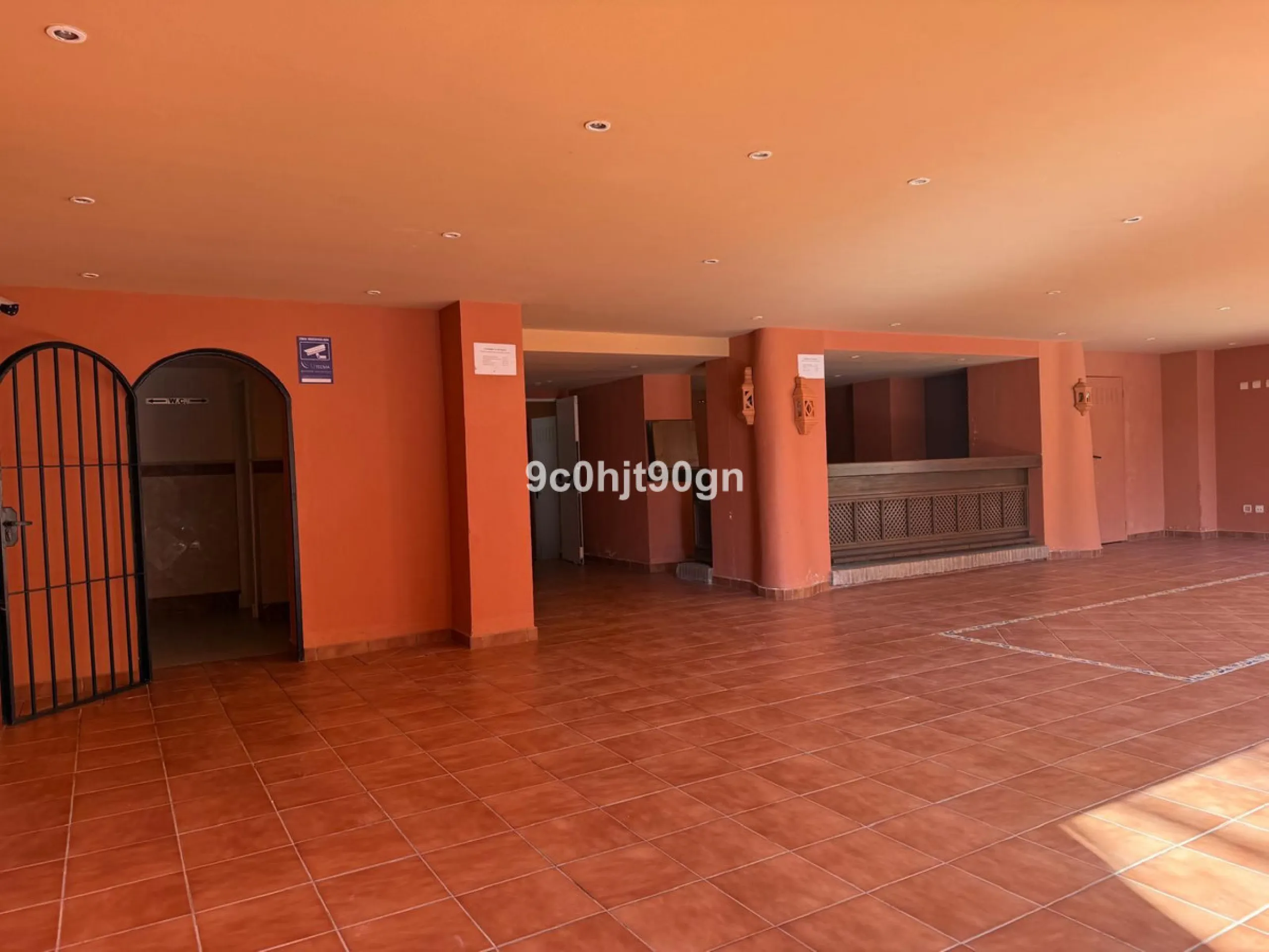 Located in the highly sought-after Jardines de Don Carlos community in Elviria, this spacious 3-bedroom apartment offers the perfect blend of comfort, style, and convenience—just a short walk from the beach, restaurants, and local amenities.