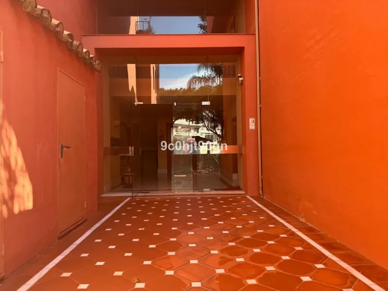 Located in the highly sought-after Jardines de Don Carlos community in Elviria, this spacious 3-bedroom apartment offers the perfect blend of comfort, style, and convenience—just a short walk from the beach, restaurants, and local amenities.
