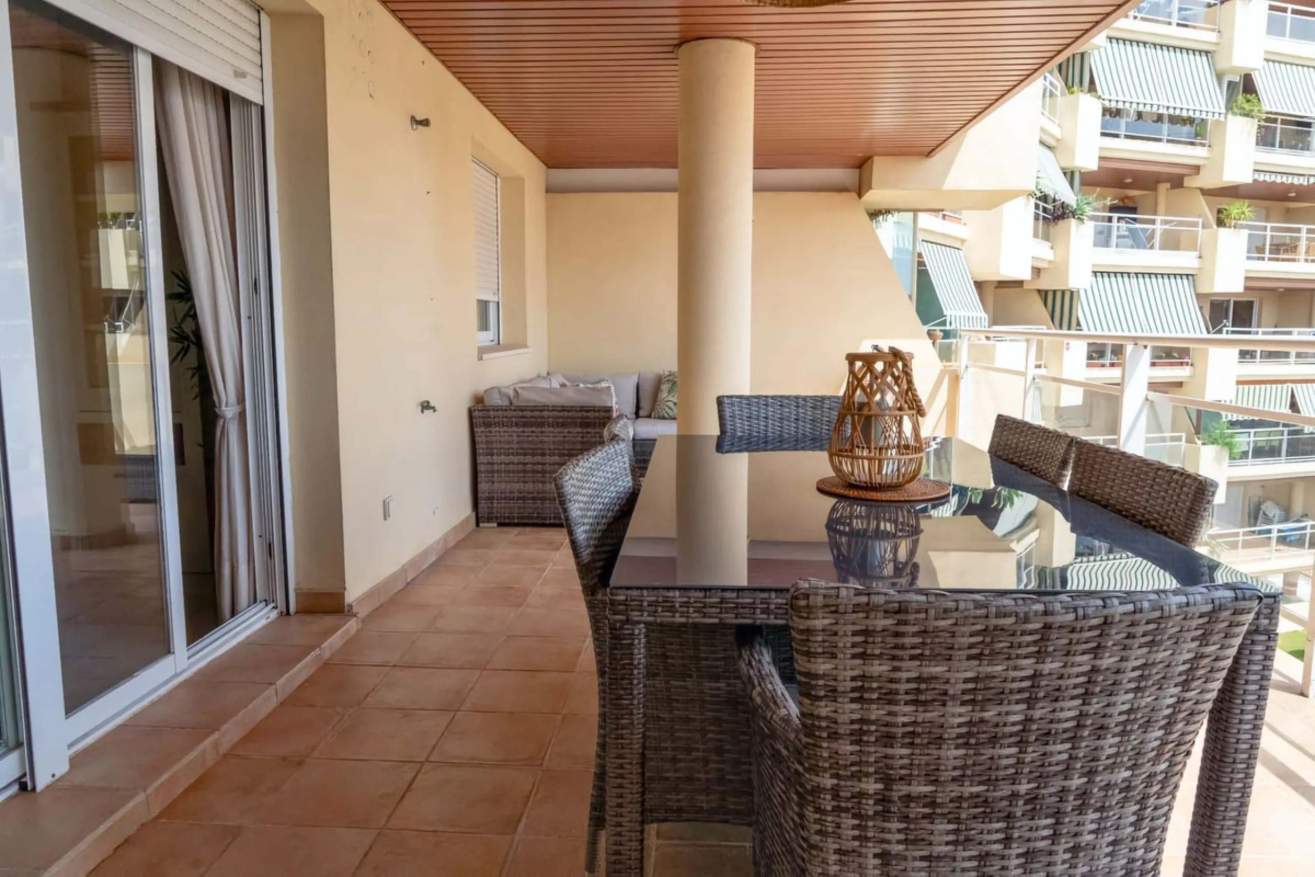 Apartment in the Torreblanca area with sea views from the terrace and tourist license – an ideal investment.