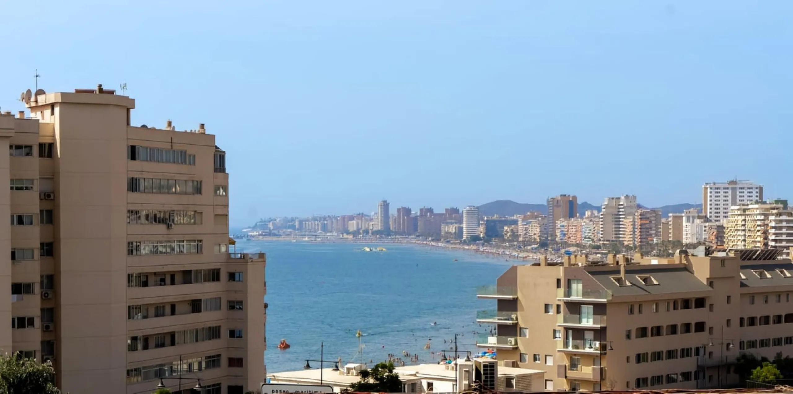 Apartment in the Torreblanca area with sea views from the terrace and tourist license – an ideal investment.