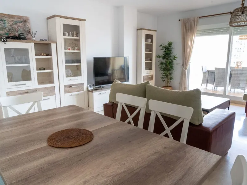Apartment in the Torreblanca area with sea views from the terrace and tourist license – an ideal investment.