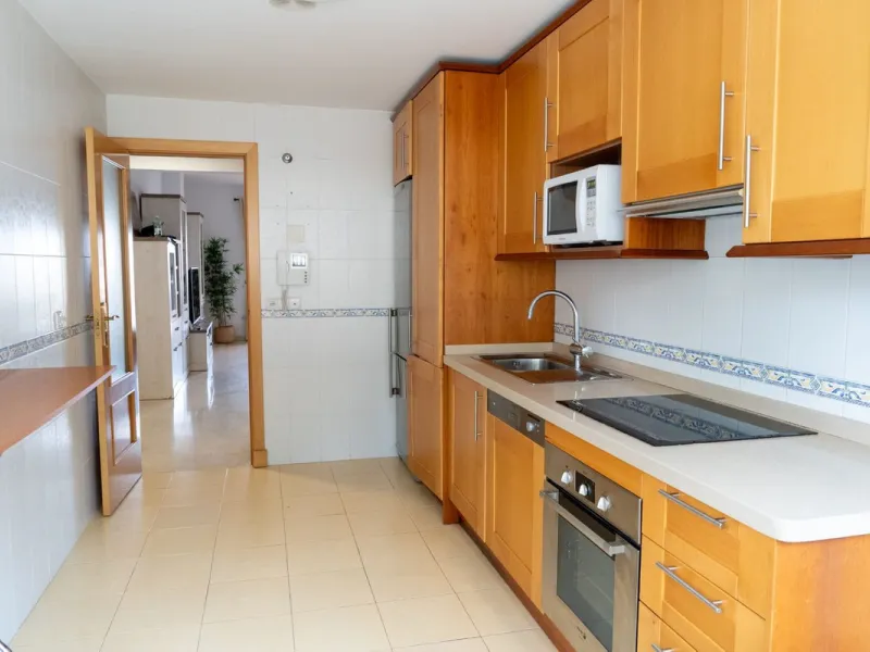 Apartment in the Torreblanca area with sea views from the terrace and tourist license – an ideal investment.