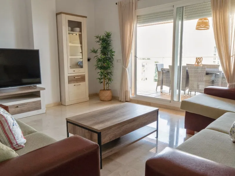 Apartment in the Torreblanca area with sea views from the terrace and tourist license – an ideal investment.