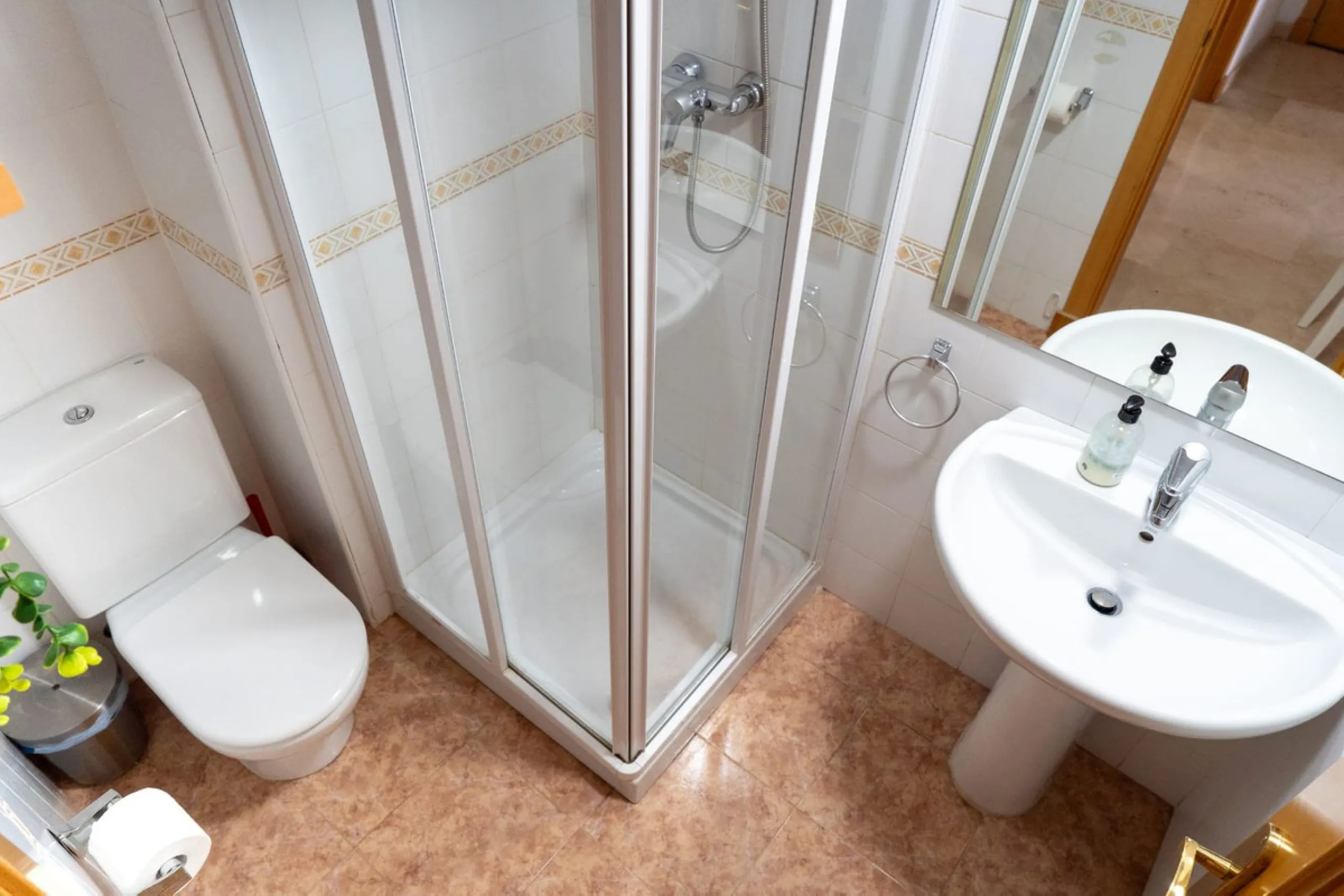 Apartment in the Torreblanca area with sea views from the terrace and tourist license – an ideal investment.