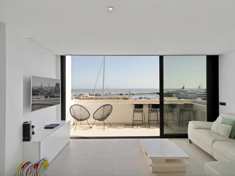 Exceptional fully refurbished duplex located in the prestigious Marina of Puerto Banús, offering stunning open views of the Mediterranean Sea.